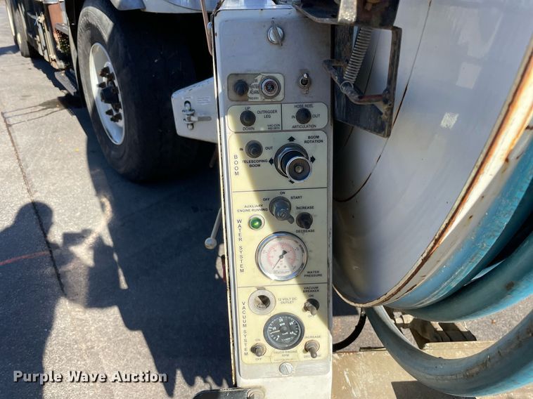 image for item LV9971 2006 International 7500  sewer jetter truck