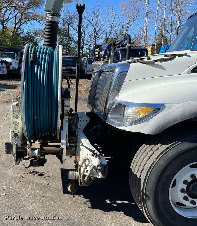 image for item LV9971 2006 International 7500  sewer jetter truck