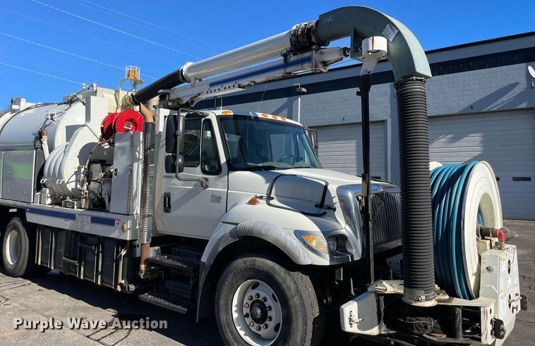 image for item LV9971 2006 International 7500  sewer jetter truck
