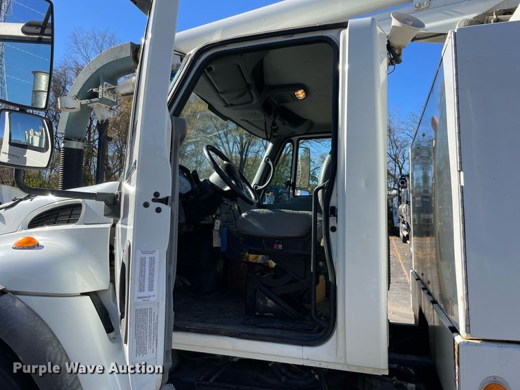 image for item LV9971 2006 International 7500  sewer jetter truck