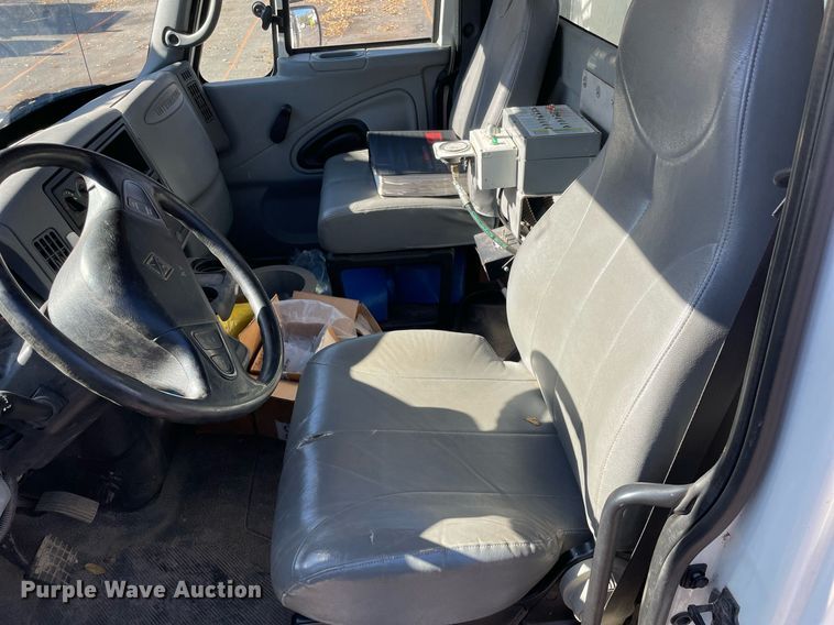 image for item LV9971 2006 International 7500  sewer jetter truck