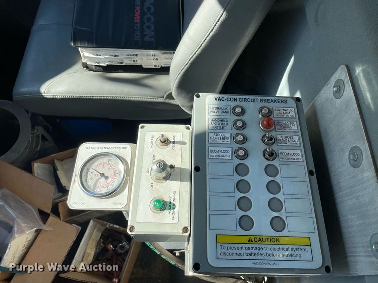 image for item LV9971 2006 International 7500  sewer jetter truck