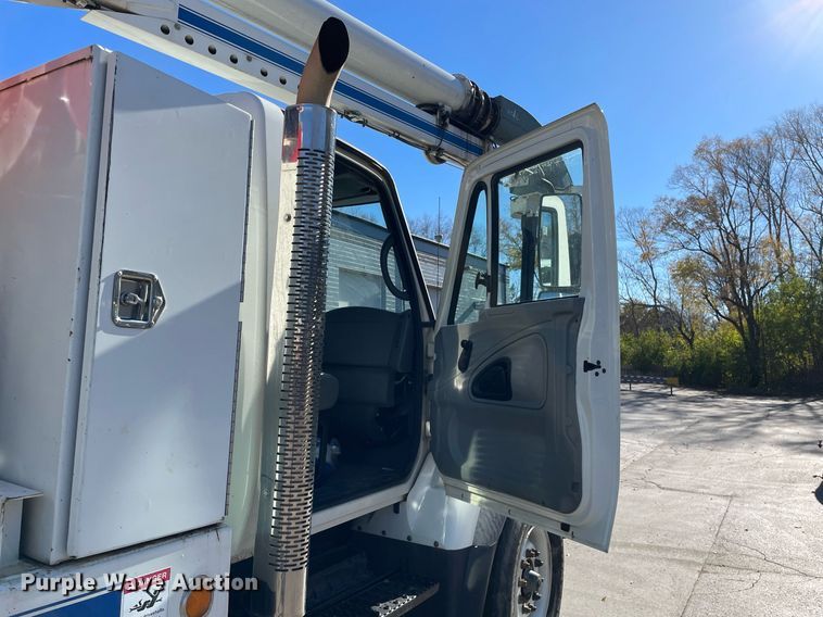 image for item LV9971 2006 International 7500  sewer jetter truck