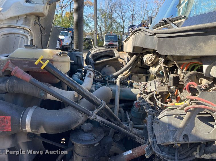 image for item LV9971 2006 International 7500  sewer jetter truck