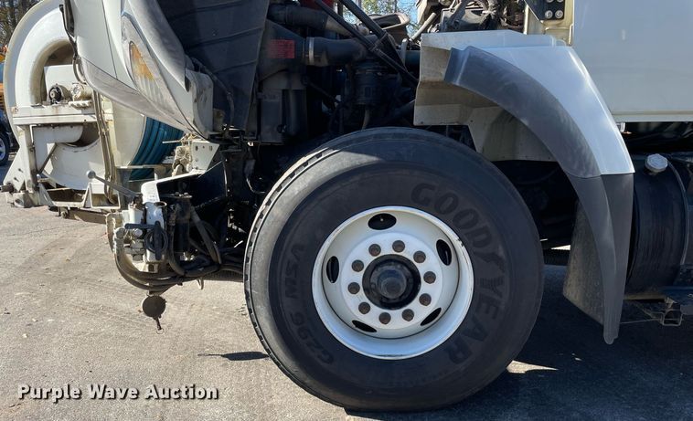 image for item LV9971 2006 International 7500  sewer jetter truck