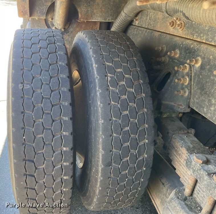 image for item LV9971 2006 International 7500  sewer jetter truck