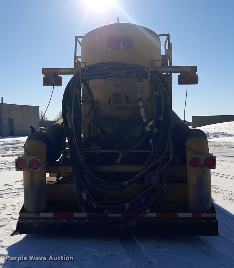 image for item LX9851 1991 Great Lakes  sandblasting trailer