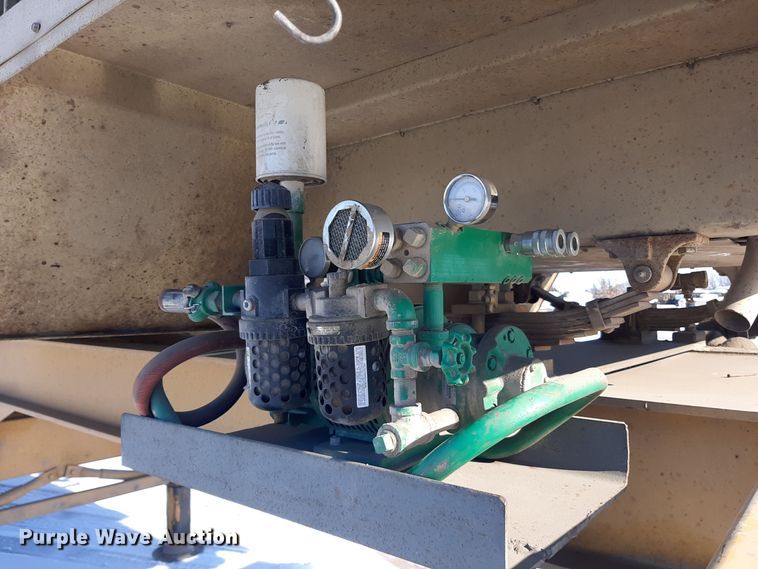 image for item LX9851 1991 Great Lakes  sandblasting trailer