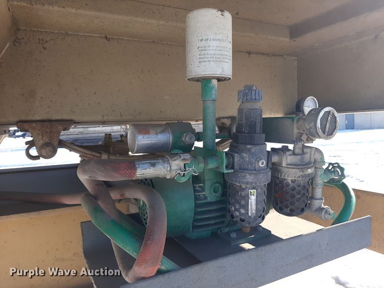 image for item LX9851 1991 Great Lakes  sandblasting trailer