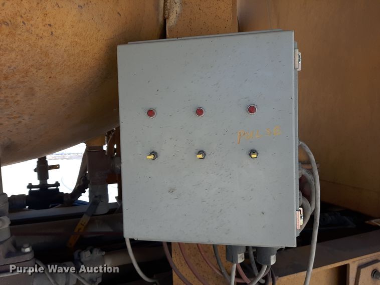 image for item LX9851 1991 Great Lakes  sandblasting trailer