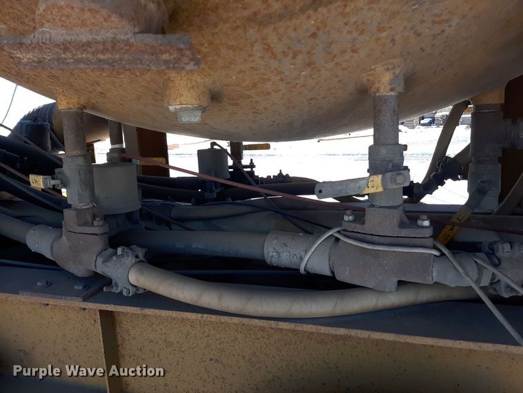 image for item LX9851 1991 Great Lakes  sandblasting trailer