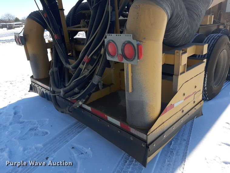 image for item LX9851 1991 Great Lakes  sandblasting trailer