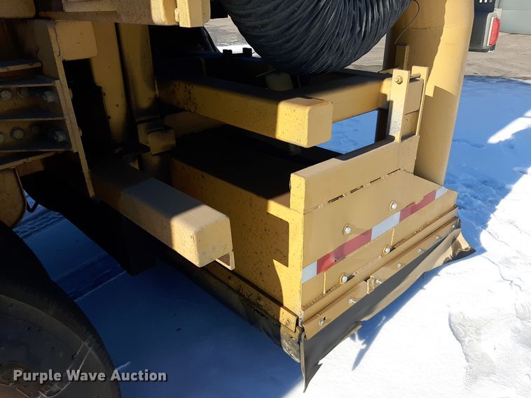 image for item LX9851 1991 Great Lakes  sandblasting trailer