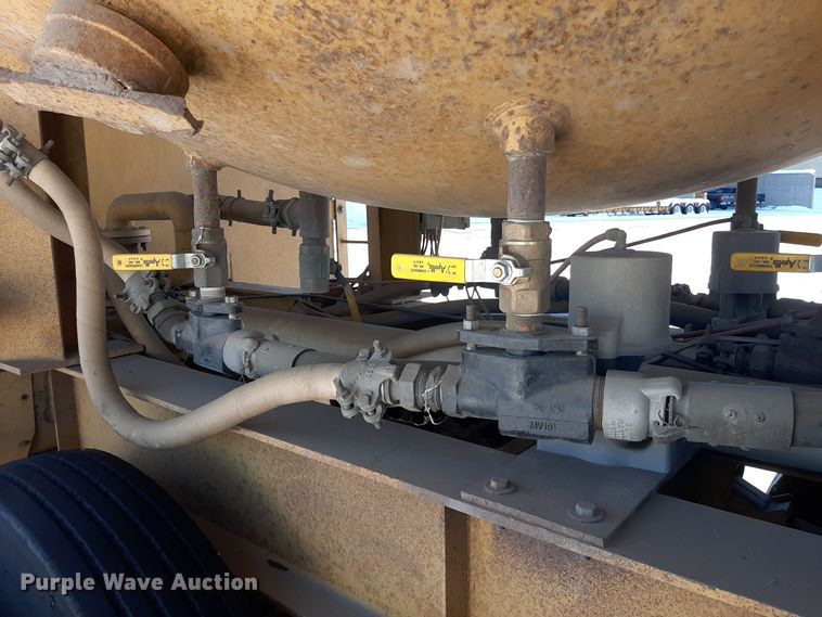 image for item LX9851 1991 Great Lakes  sandblasting trailer