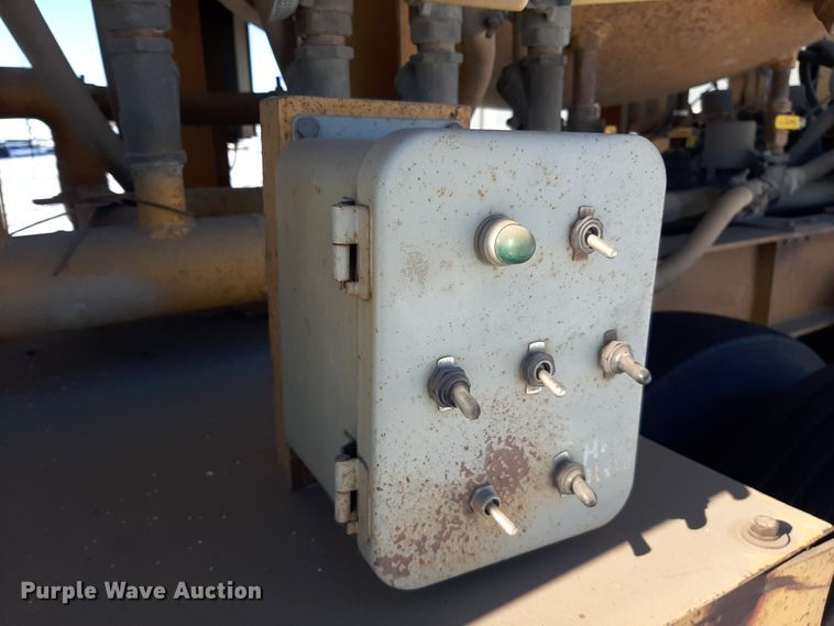 image for item LX9851 1991 Great Lakes  sandblasting trailer