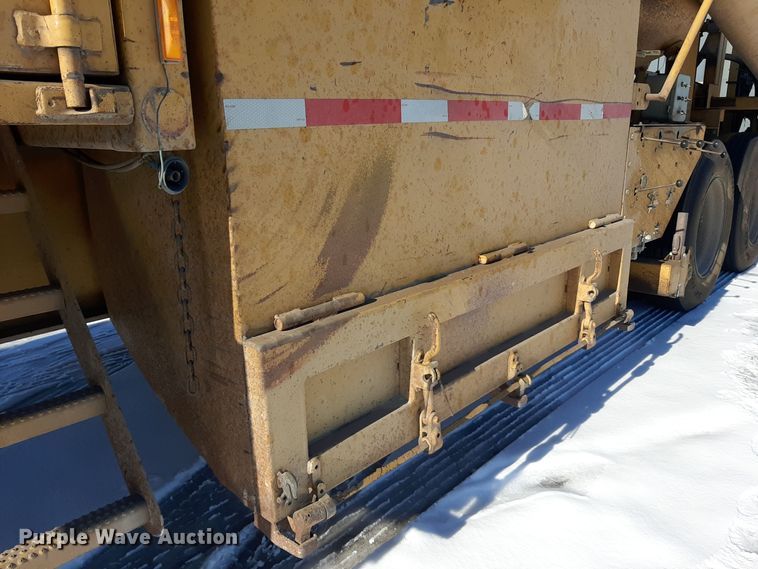 image for item LX9851 1991 Great Lakes  sandblasting trailer