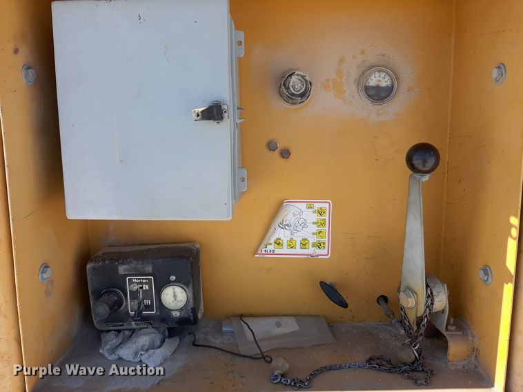 image for item LX9851 1991 Great Lakes  sandblasting trailer