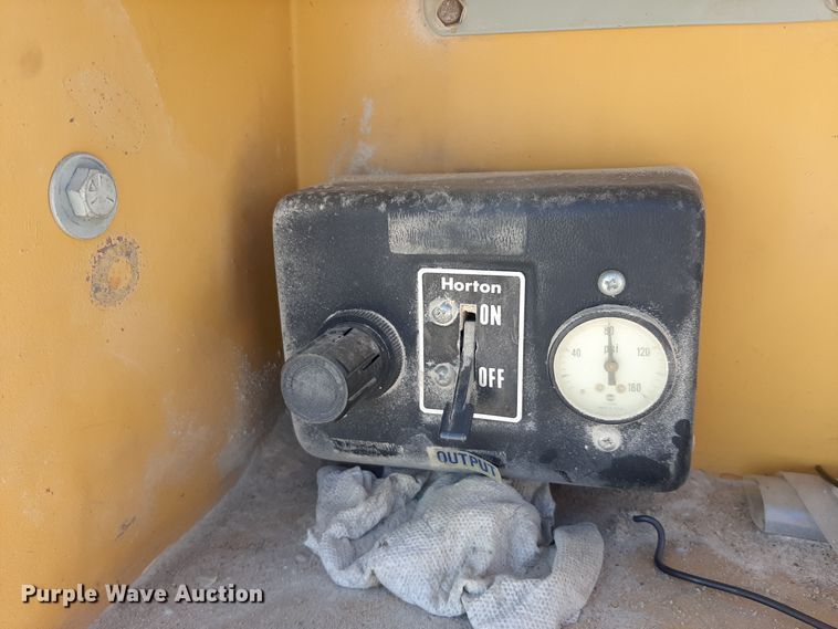 image for item LX9851 1991 Great Lakes  sandblasting trailer