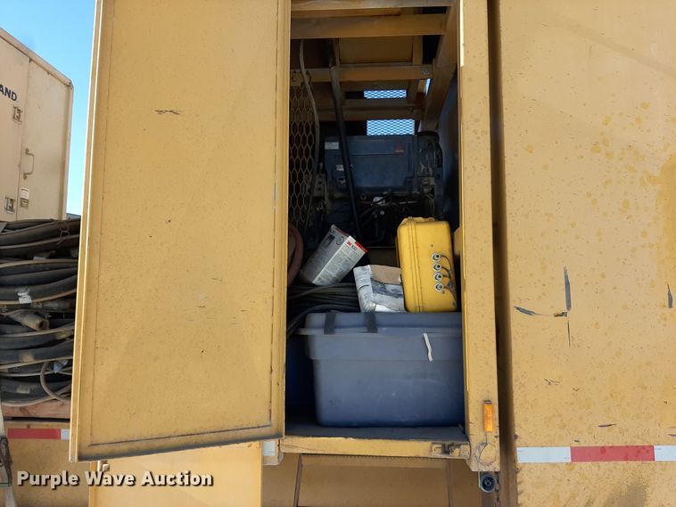 image for item LX9851 1991 Great Lakes  sandblasting trailer