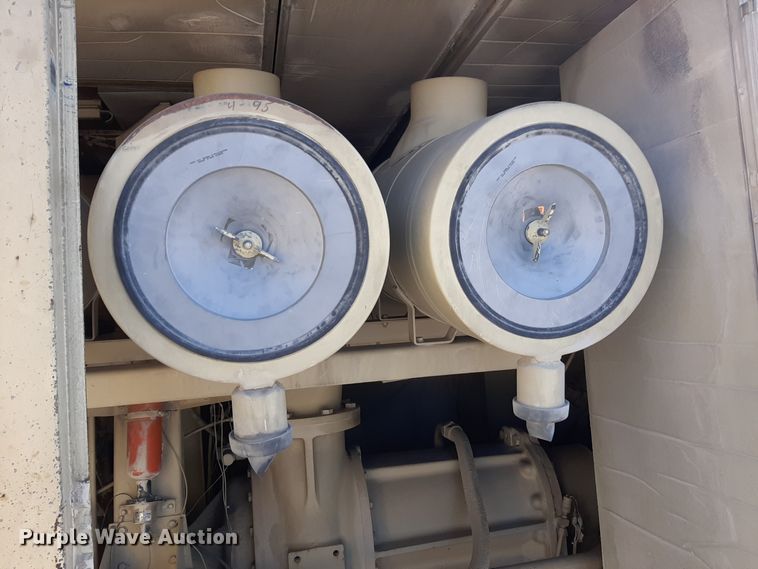 image for item LX9851 1991 Great Lakes  sandblasting trailer