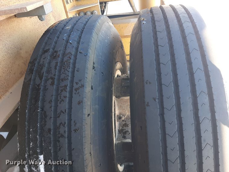 image for item LX9851 1991 Great Lakes  sandblasting trailer