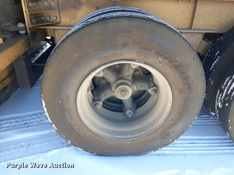 image for item LX9851 1991 Great Lakes  sandblasting trailer