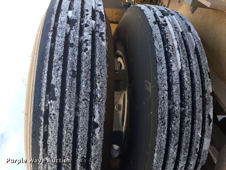 image for item LX9851 1991 Great Lakes  sandblasting trailer