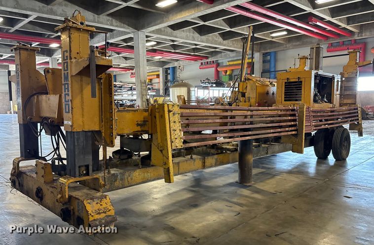 image for item LX9854 Gomaco LS300  slipform paver