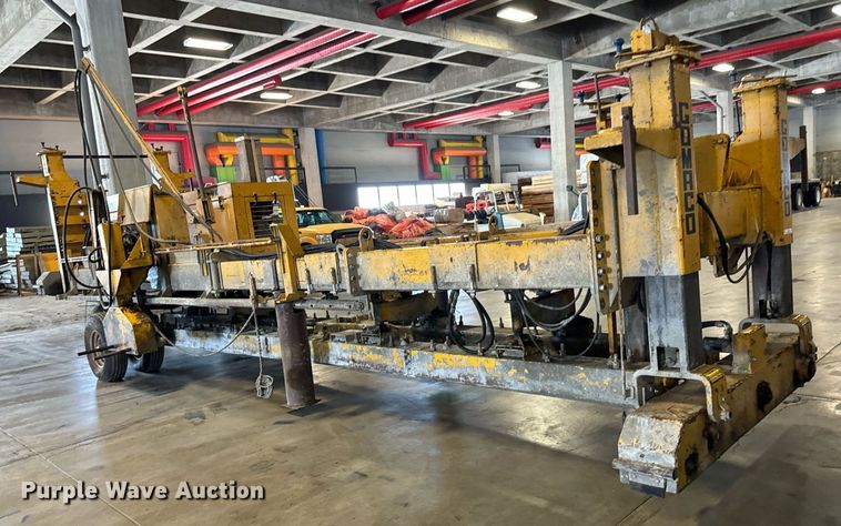 image for item LX9854 Gomaco LS300  slipform paver