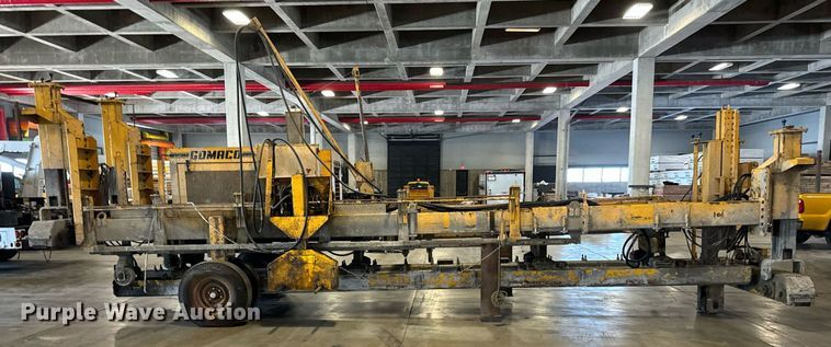 image for item LX9854 Gomaco LS300  slipform paver