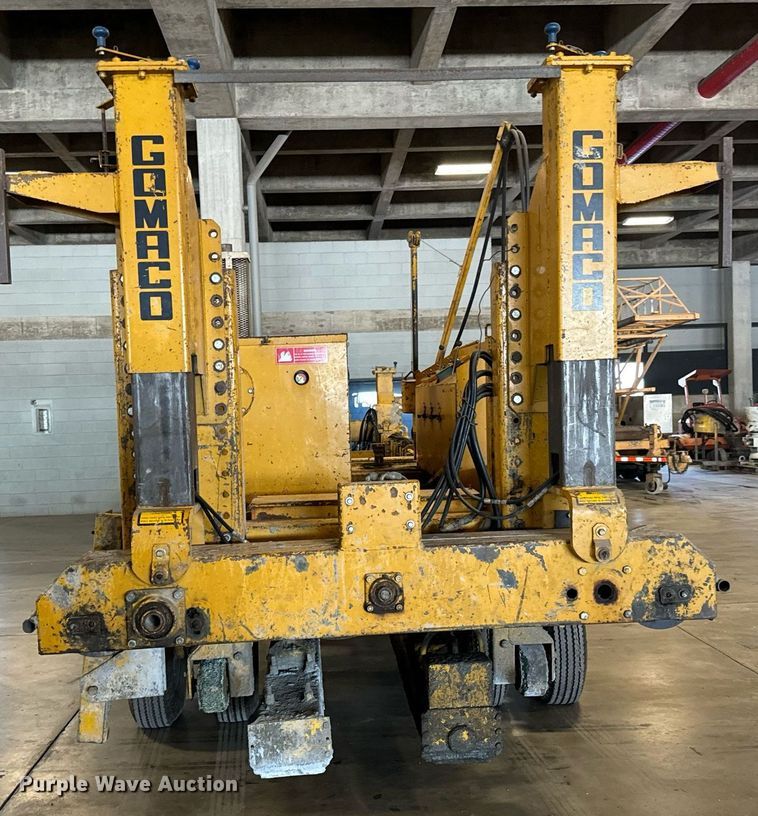 image for item LX9854 Gomaco LS300  slipform paver