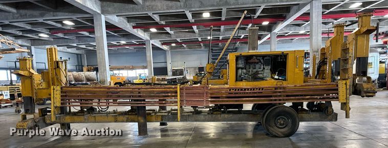 image for item LX9854 Gomaco LS300  slipform paver