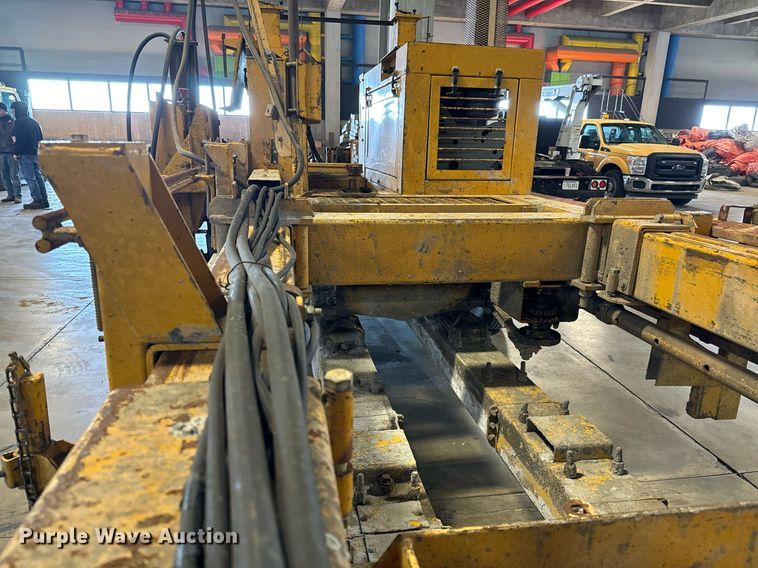 image for item LX9854 Gomaco LS300  slipform paver