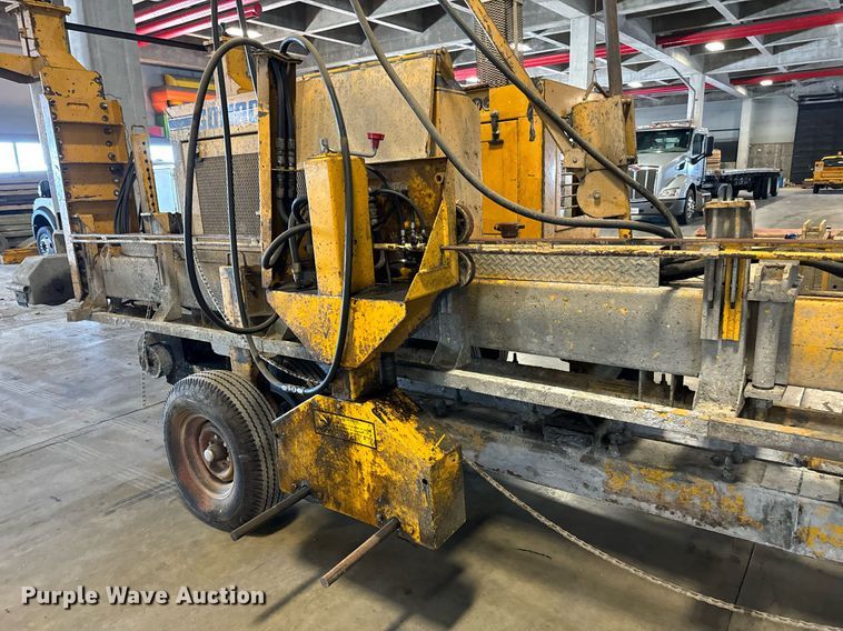 image for item LX9854 Gomaco LS300  slipform paver