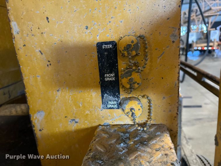 image for item LX9854 Gomaco LS300  slipform paver