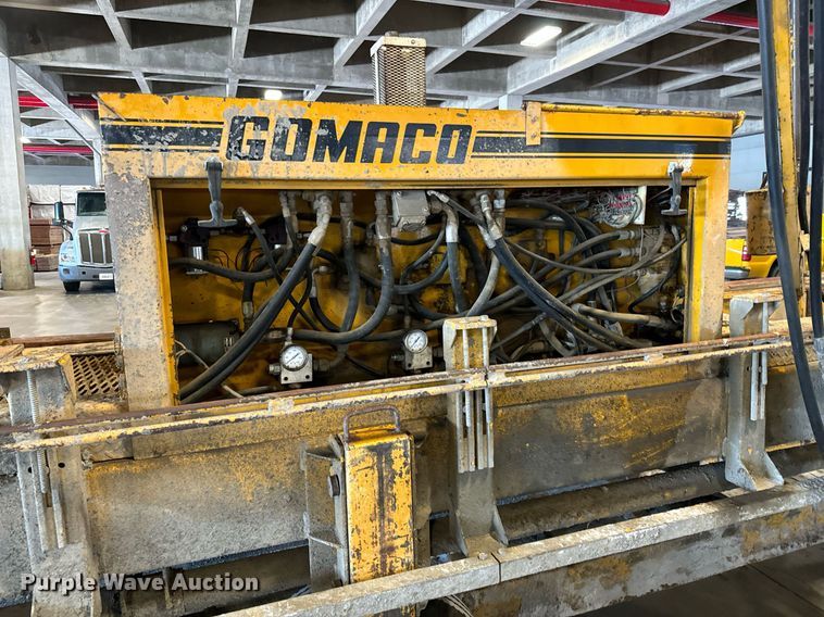 image for item LX9854 Gomaco LS300  slipform paver