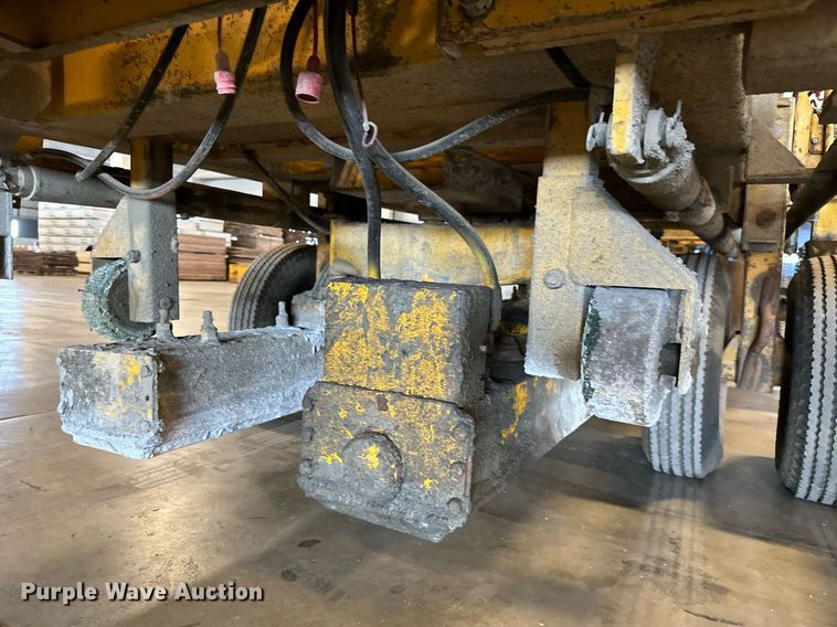 image for item LX9854 Gomaco LS300  slipform paver