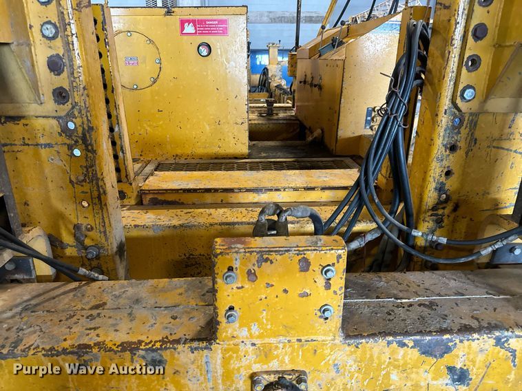 image for item LX9854 Gomaco LS300  slipform paver