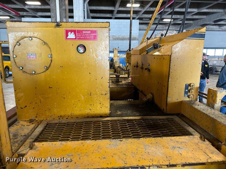 image for item LX9854 Gomaco LS300  slipform paver