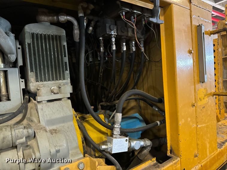 image for item LX9854 Gomaco LS300  slipform paver