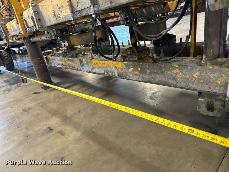 image for item LX9854 Gomaco LS300  slipform paver