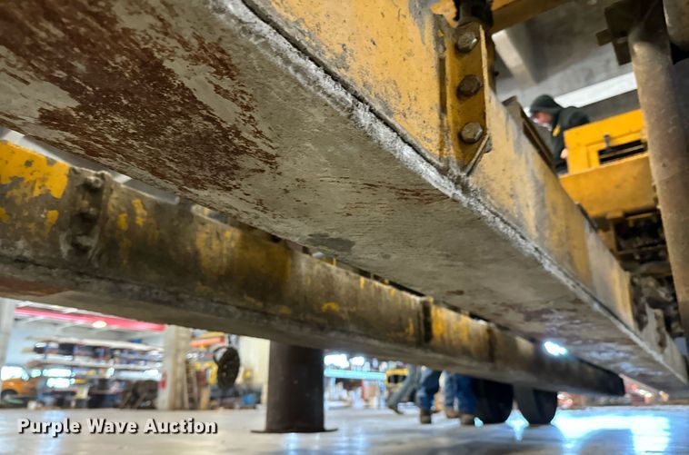 image for item LX9854 Gomaco LS300  slipform paver