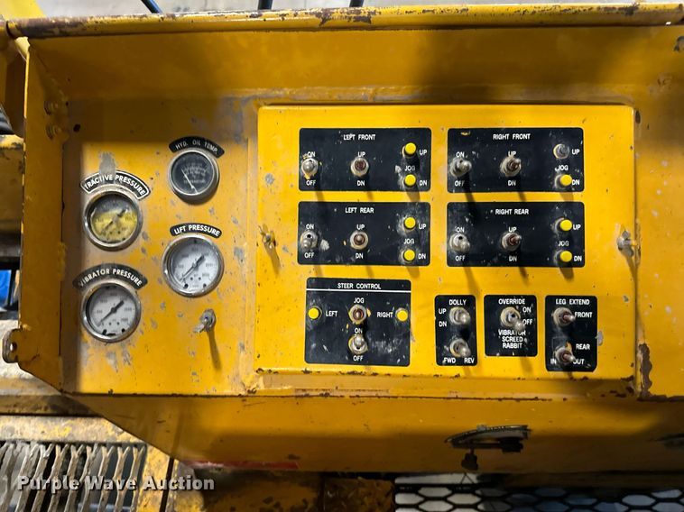 image for item LX9854 Gomaco LS300  slipform paver