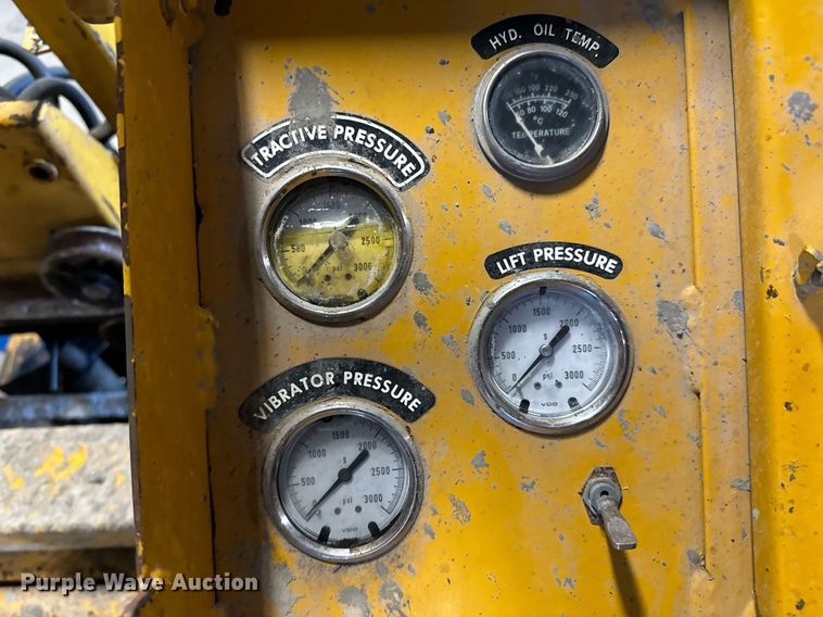 image for item LX9854 Gomaco LS300  slipform paver