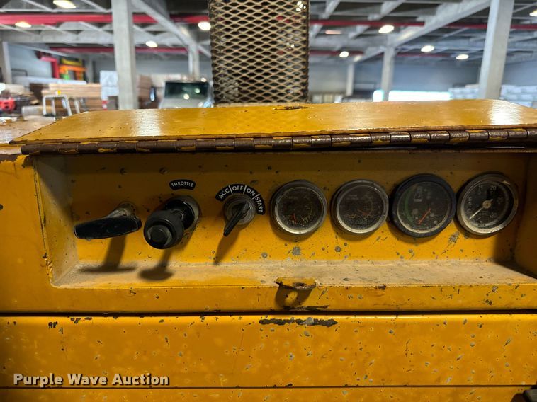 image for item LX9854 Gomaco LS300  slipform paver