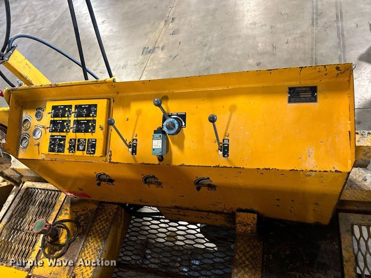 image for item LX9854 Gomaco LS300  slipform paver