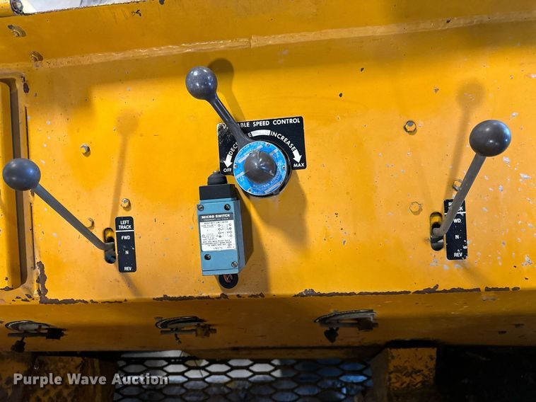 image for item LX9854 Gomaco LS300  slipform paver