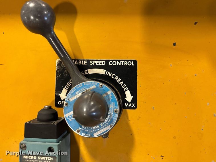 image for item LX9854 Gomaco LS300  slipform paver