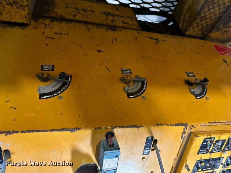 image for item LX9854 Gomaco LS300  slipform paver