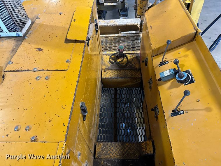 image for item LX9854 Gomaco LS300  slipform paver